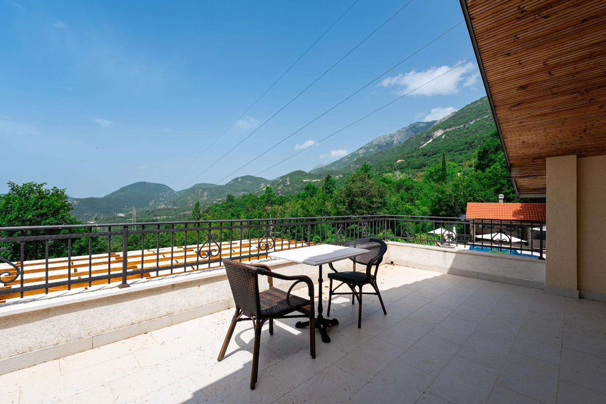 Sunset & Sunrise Villas In Stanisici-Two Villas With Common Pool Budva Exterior photo