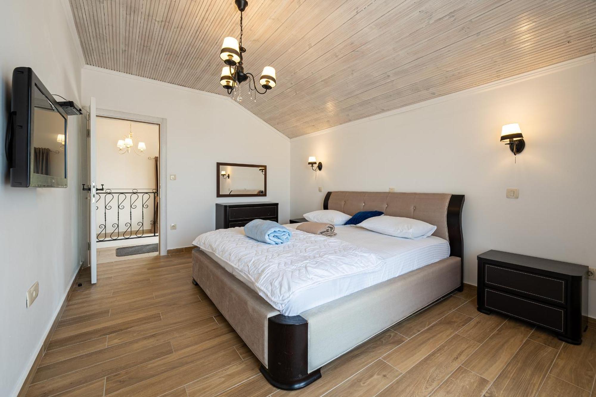 Sunset & Sunrise Villas In Stanisici-Two Villas With Common Pool Budva Exterior photo